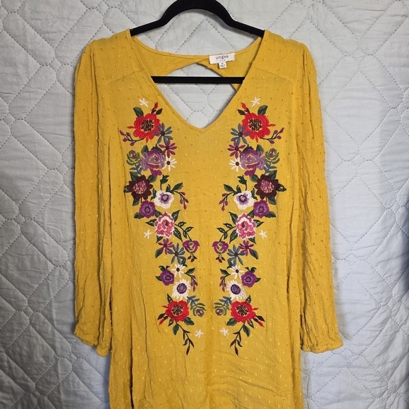 Umgee Tops - Umgee Floral Embroidered Mustard Blouse Sz M